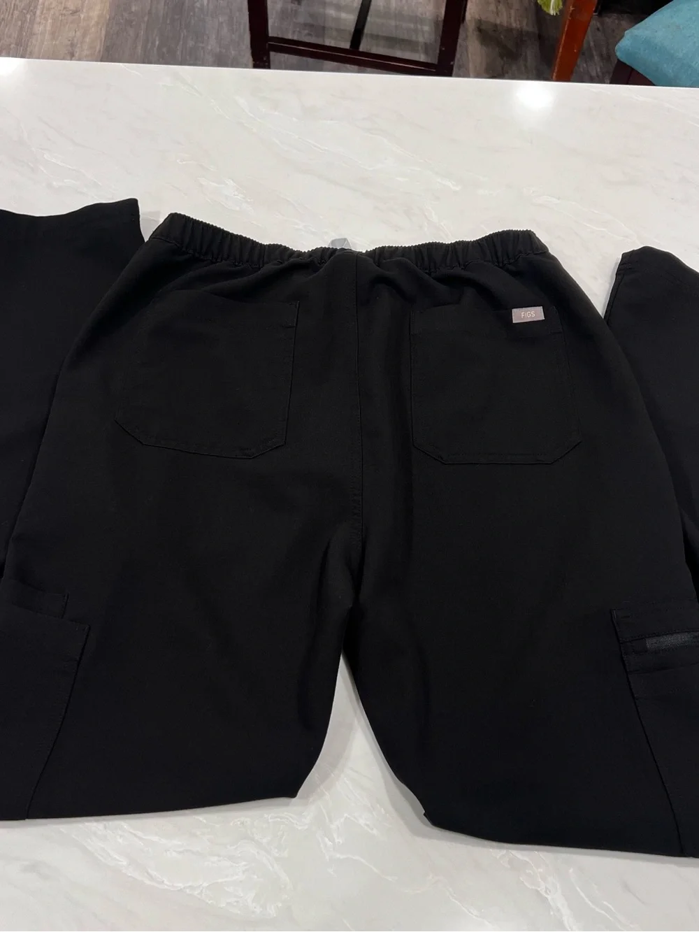FIGS Cairo Cargo Black Scrub Pants Men’s Size M Zipper Fly Button Nine Pockets